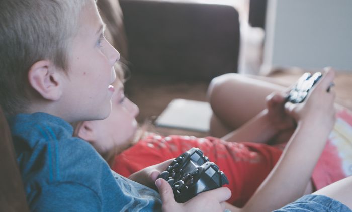 1595335115_two-boy-and-girl-holding-game-controllers-1103563.jpg